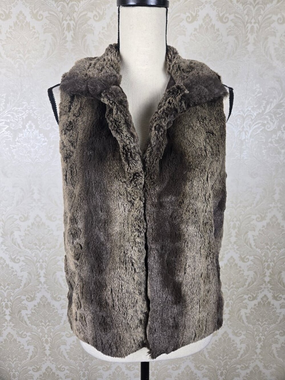 Betsey Johnson Size Small Brown Faux Fur Vest Front Hook & Eye Closures NWT
